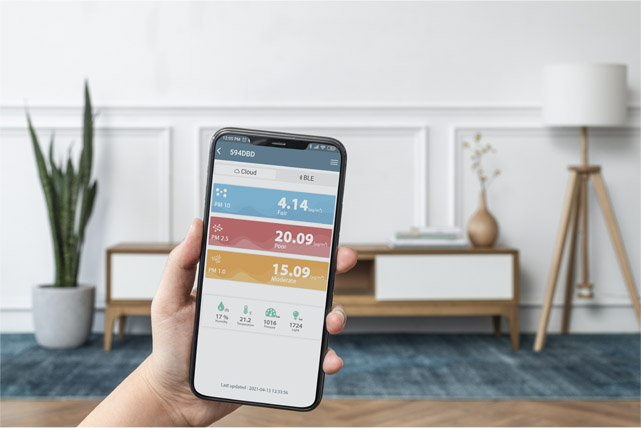 Mobile application showing HibouAir DUO air quality data